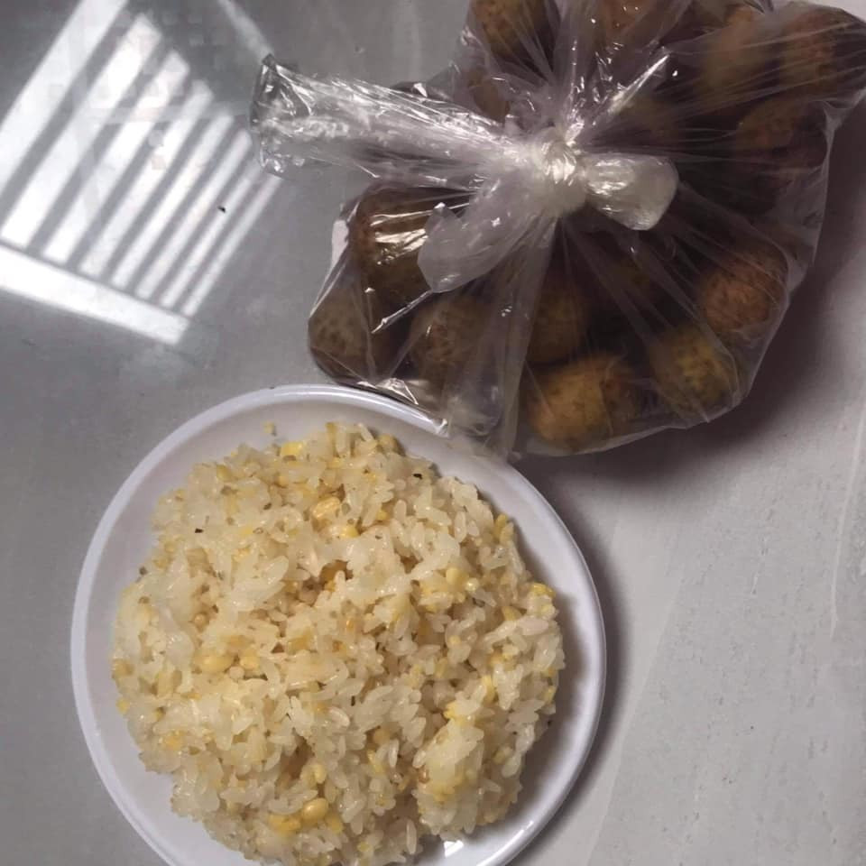 Việc làm của chủ trọ có tâm này khiến anh cảm động nên đã chia sẻ nó lên mạng xã hội để lan tỏa sự ấm áp. Bài đăng của T.H đã nhận về "hàng tá" lời khen về lòng tốt của người chủ trọ từ netizen.