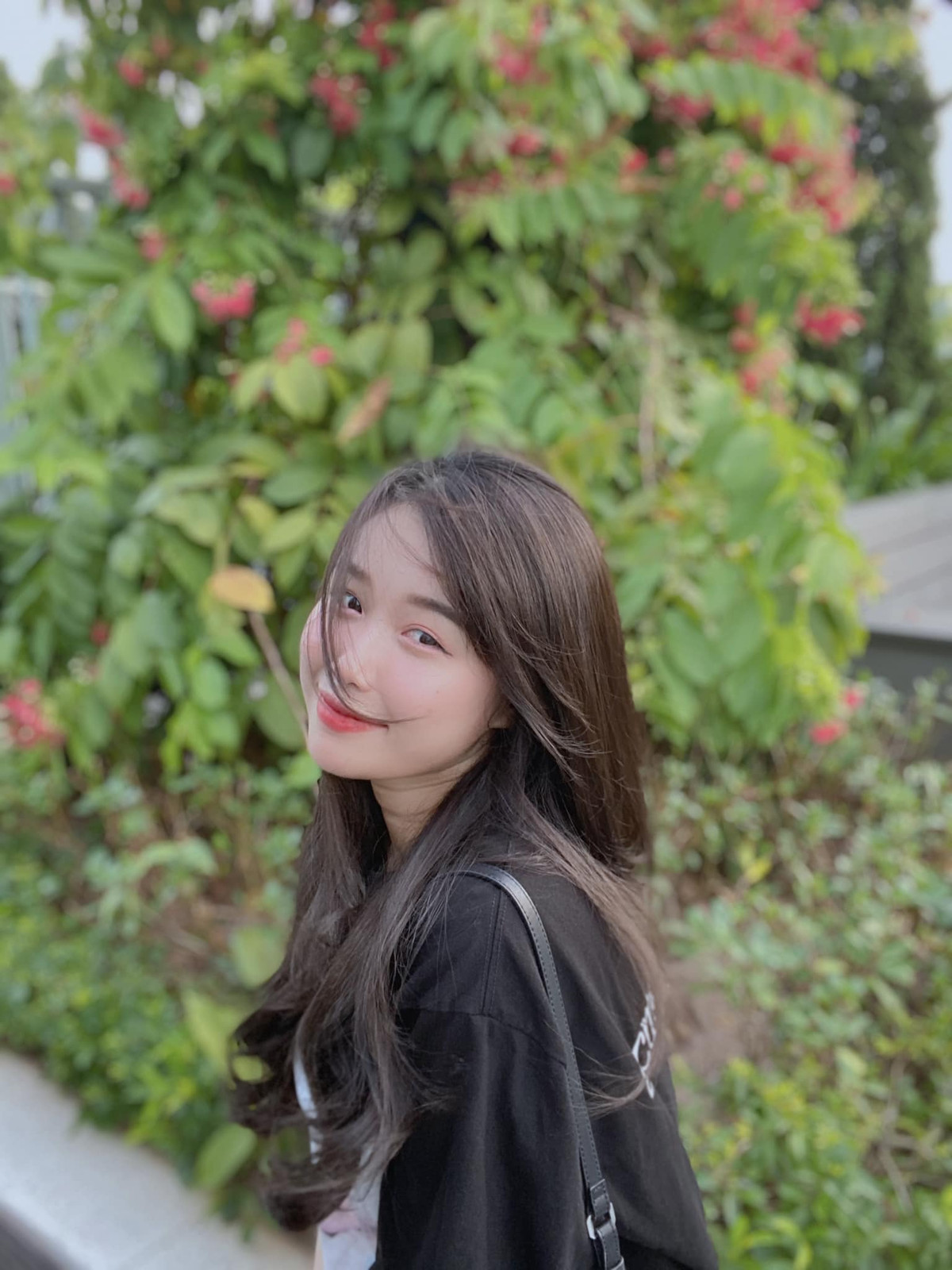 Trong những bức hình mới đăng tải, cô nàng xinh tươi mơn mởn hậu chia tay chàng cầu thủ.