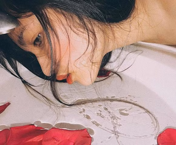 Thậm chí, khi chứng kiến hậu trường đằng sau những bức ảnh "sống ảo" lung linh đó người ta mới "ngã ngửa" bởi độ hài hước của nó.