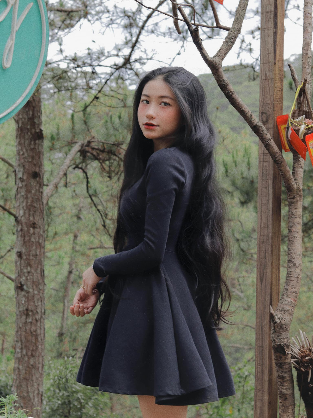 Nguyễn Thị Kim Anh sinh năm 2000, đến từ Long An, là hot girl vô cùng xinh đẹp và tài năng.