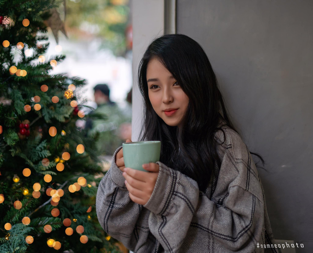 Với ngoại hình ưa nhìn, cách nói chuyện gần gũi, dễ mến nên Thanh Nga rất được lòng các bạn học sinh.