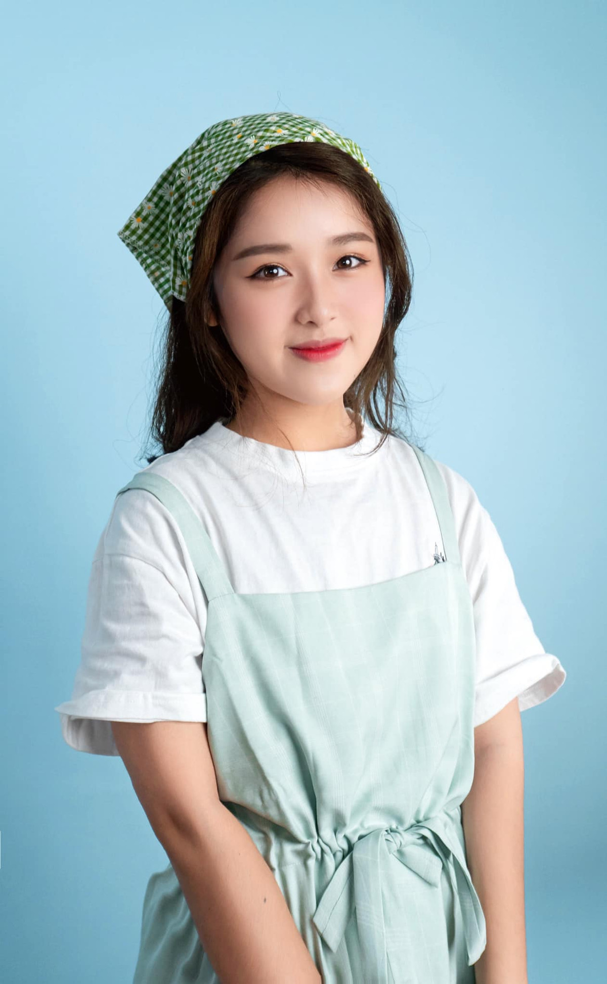 Cô giáo hot girl 9X đã tốt nghiệp loại Giỏi ngành Sư phạm Vật lý, trường Đại học Khoa học Giáo dục, Đại học Quốc gia Hà Nội.