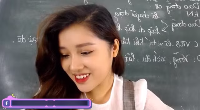 Một điểm giống nhau nữa giữa cô giáo Vật lý này với cô Minh Thu khiến nhiều người khá thích thú là đều có ngoại hình xinh xắn.