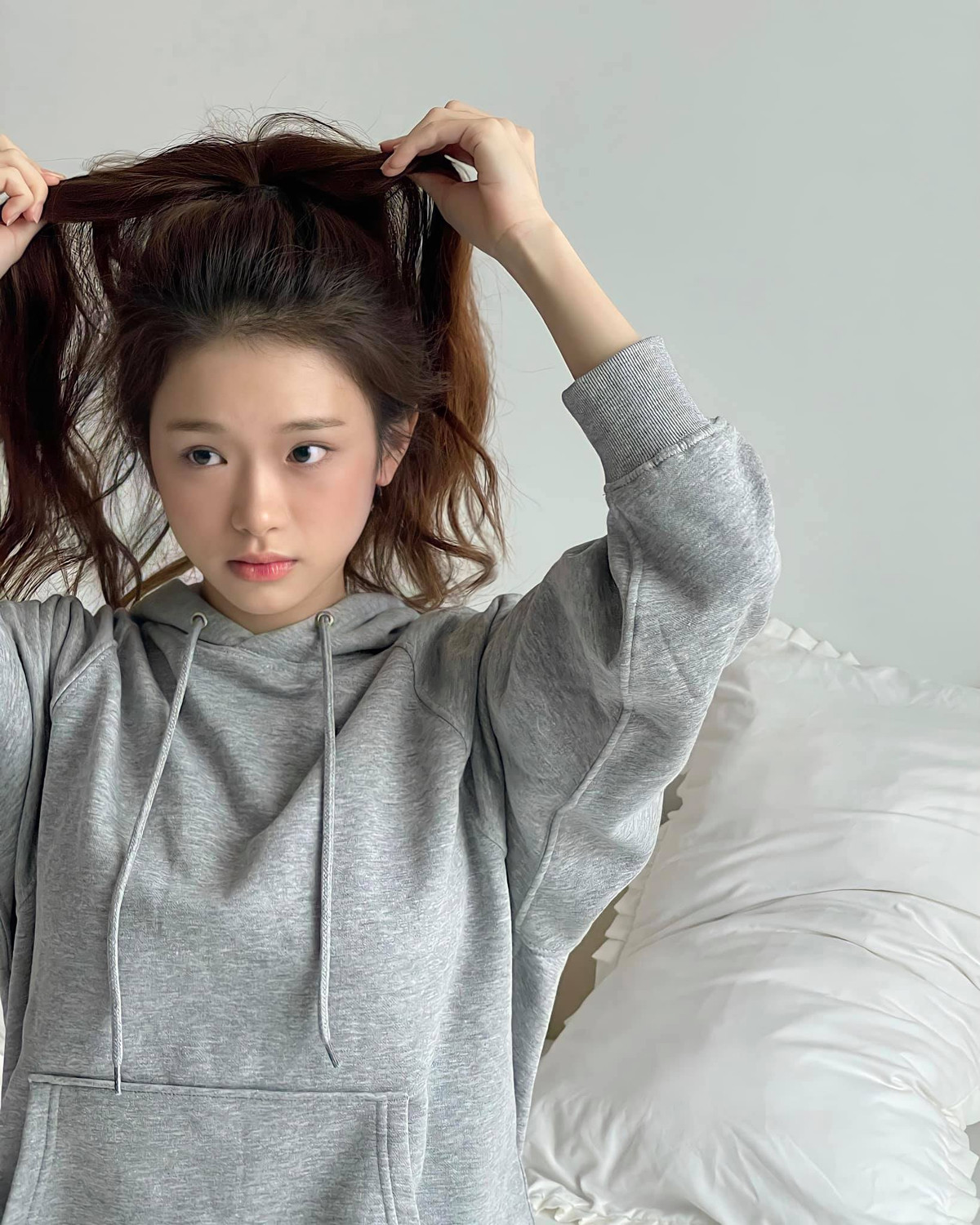 Tuy nhiên nhiều người nhận xét rằng với cân nặng như vậy là quá gầy, dù Linh Ka khá hài lòng với vóc dáng này.