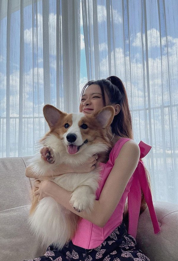 Theo thời gian, cô nàng hot teen Hà thành đã dần trưởng thành trong hoạt động nghệ thuật lẫn phong cách thời trang.