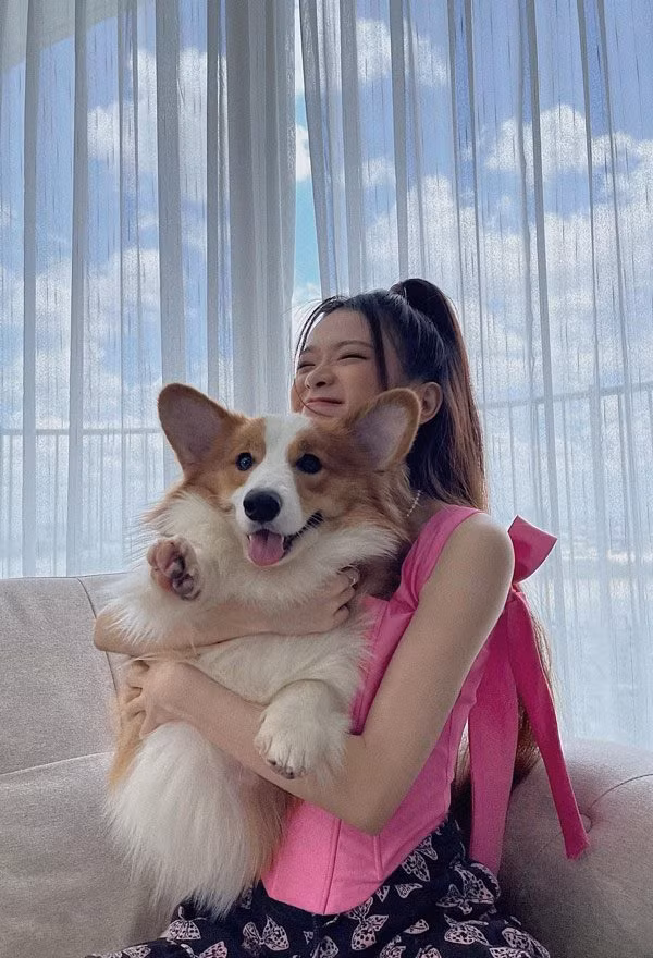 Theo thời gian, cô nàng hot teen Hà thành đã dần trưởng thành trong hoạt động nghệ thuật lẫn phong cách thời trang.