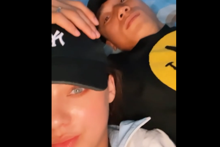 Ngoài ra, còn không ít những hình ảnh "bỏng mắt" khác cho thấy Bùi Tiến Dũng và Dianka Zakhidova đã có mối tình cực đẹp, cực mặn nồng thời gian qua.