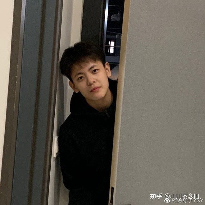 Nét đẹp phi giới tính của nữ VĐV nhanh chóng gây sốt trên mạng xã hội xứ Trung cùng nhiều nước châu Á.