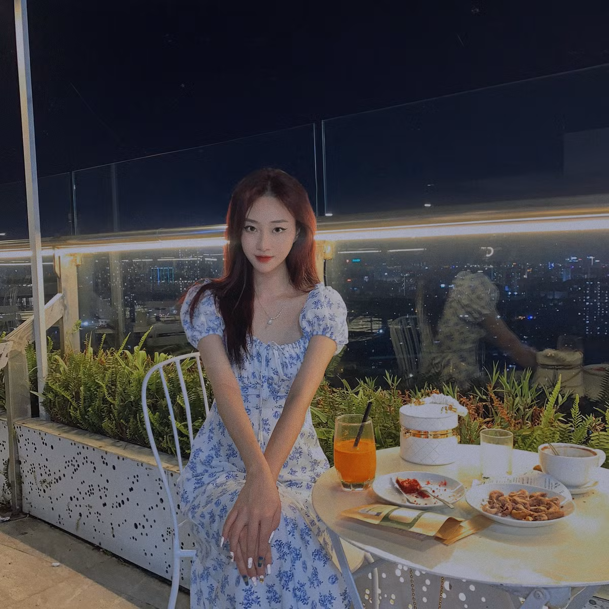 Các công việc ngoài giờ này giúp cô có nguồn thu nhập để không phải phụ thuộc tài chính từ gia đình.