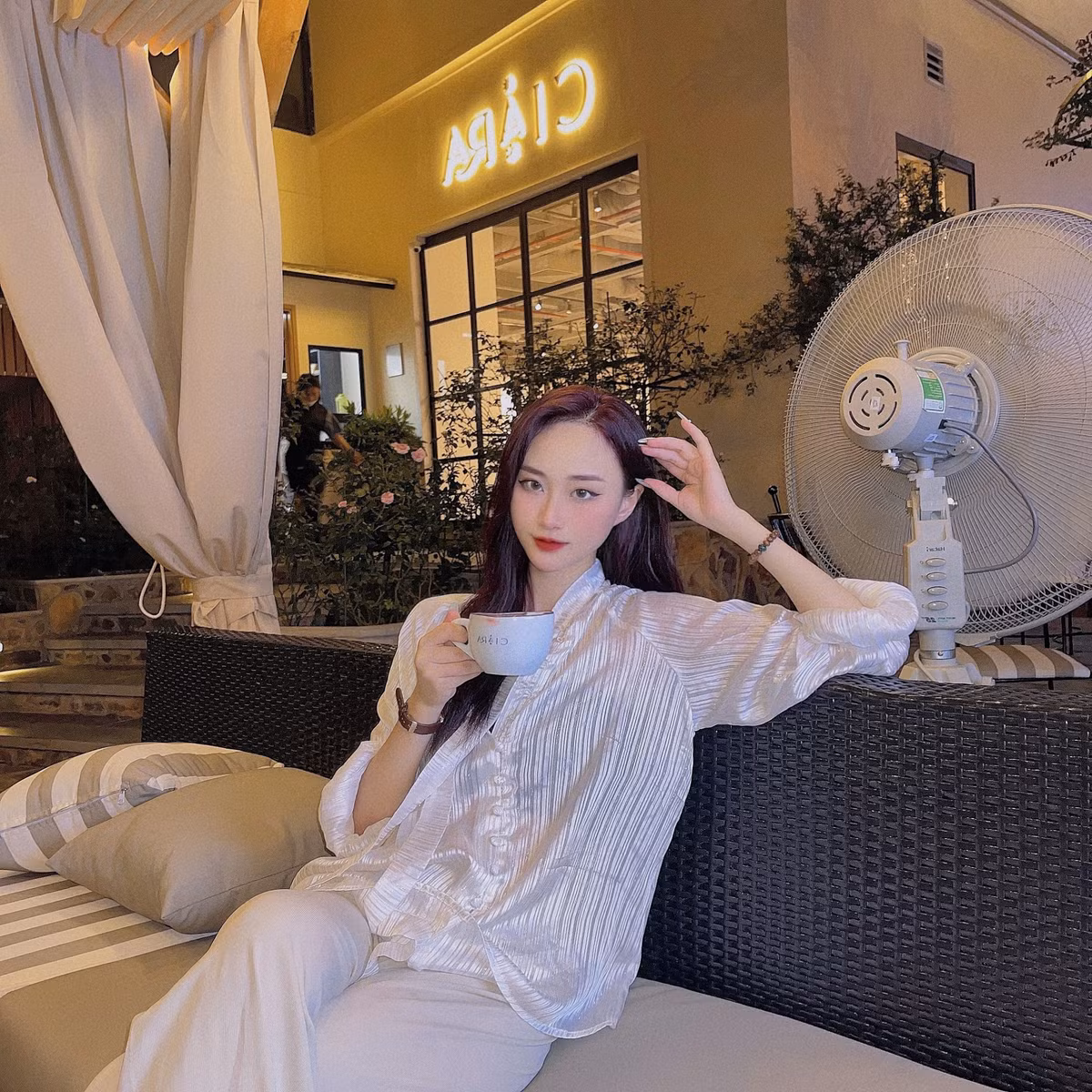 Hình ảnh đời thường của Phương Anh cũng xinh đẹp hút hồn.