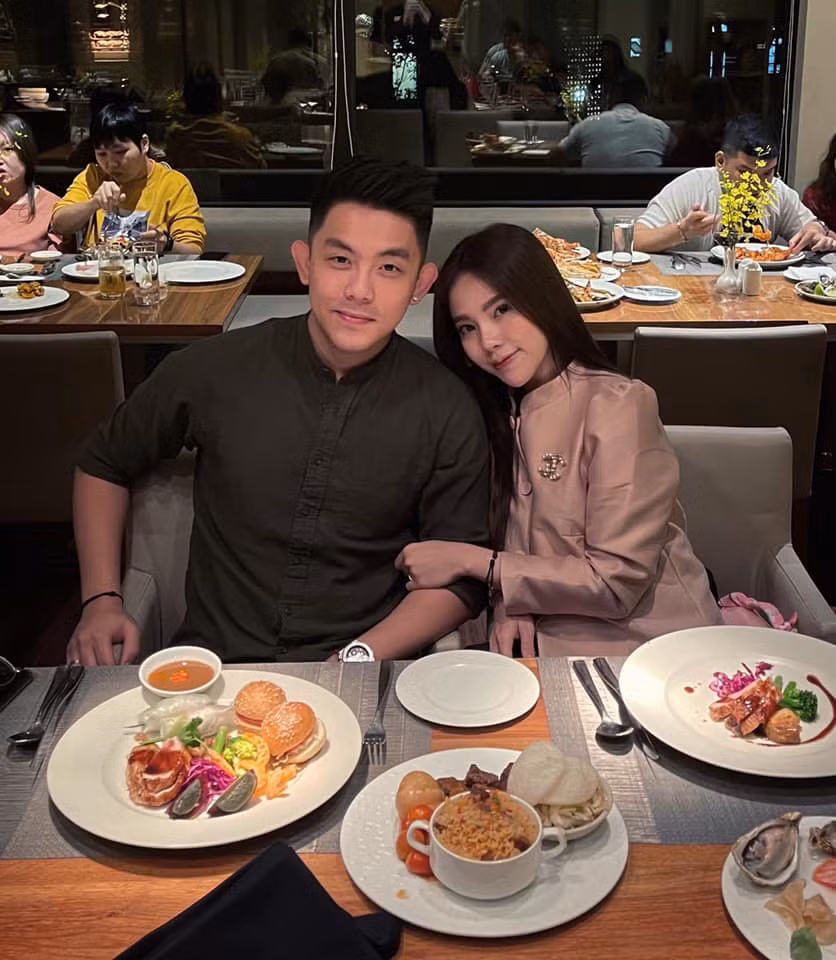 Yêu nhau được một thời gian, cặp đôi thỉnh thoảng lại khiến con dân ghen tỵ khi liên tục phát "cẩu lương". Ảnh: Tổng hợp