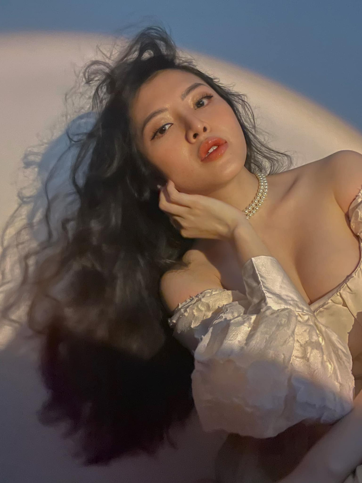 Là một tiếp viên hàng không, không lấy làm ngạc nhiên khi Quế Chi có chiều cao ấn tượng cùng vóc dáng thon thả.