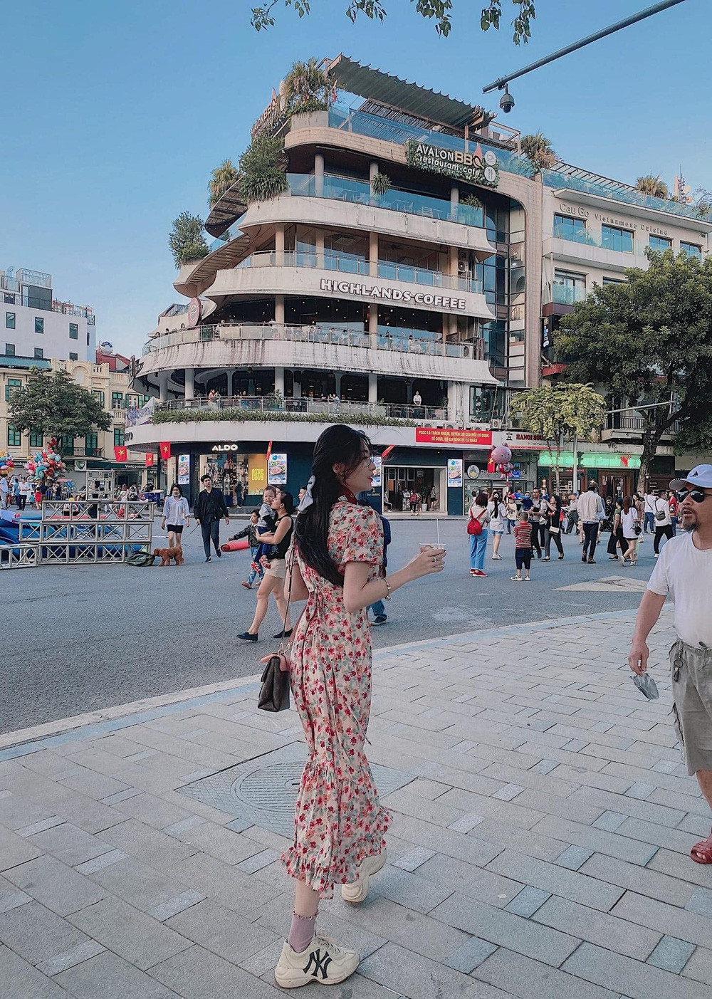 Nhiều bạn bè trên trang cá nhân dành hết lời khen ngợi nhan sắc của gái xinh 9X.