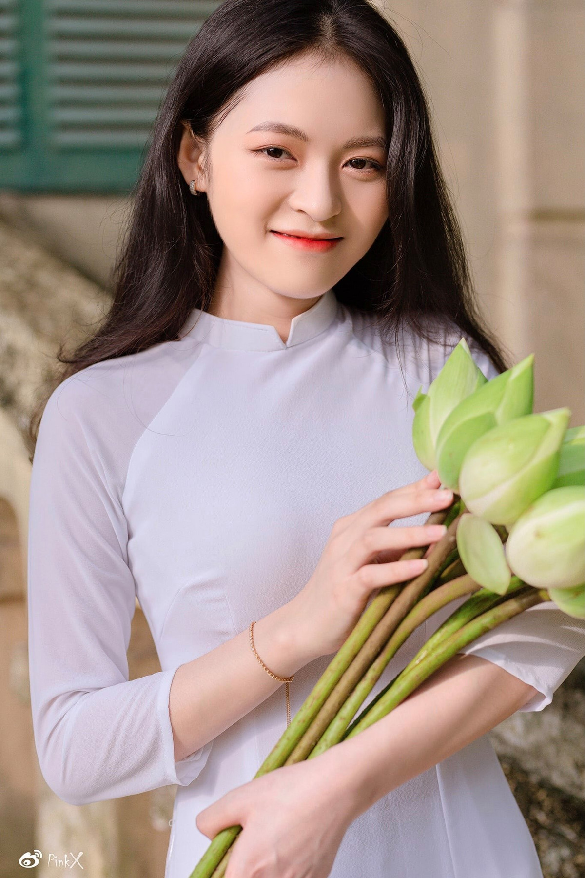 Hot girl ngành Y sở hữu nhan sắc ngọt ngào, gieo thương nhớ cho người đối diện ngay từ lần chạm mặt đầu tiên.