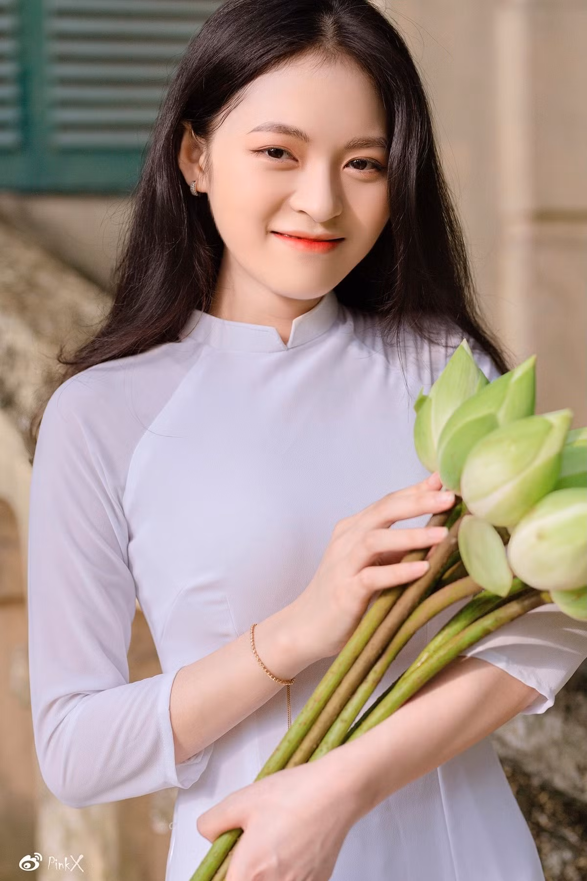 Hot girl ngành Y sở hữu nhan sắc ngọt ngào, gieo thương nhớ cho người đối diện ngay từ lần chạm mặt đầu tiên.