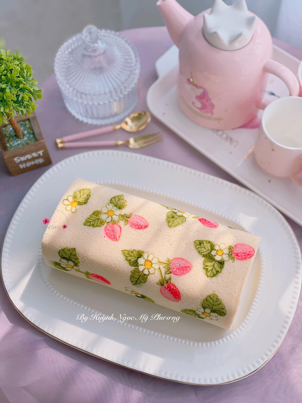 Không chỉ đẹp mắt, nhìn loạt bánh bông lan này mà người xem còn cảm thấy có hương vị thơm ngon, thanh ngọt.