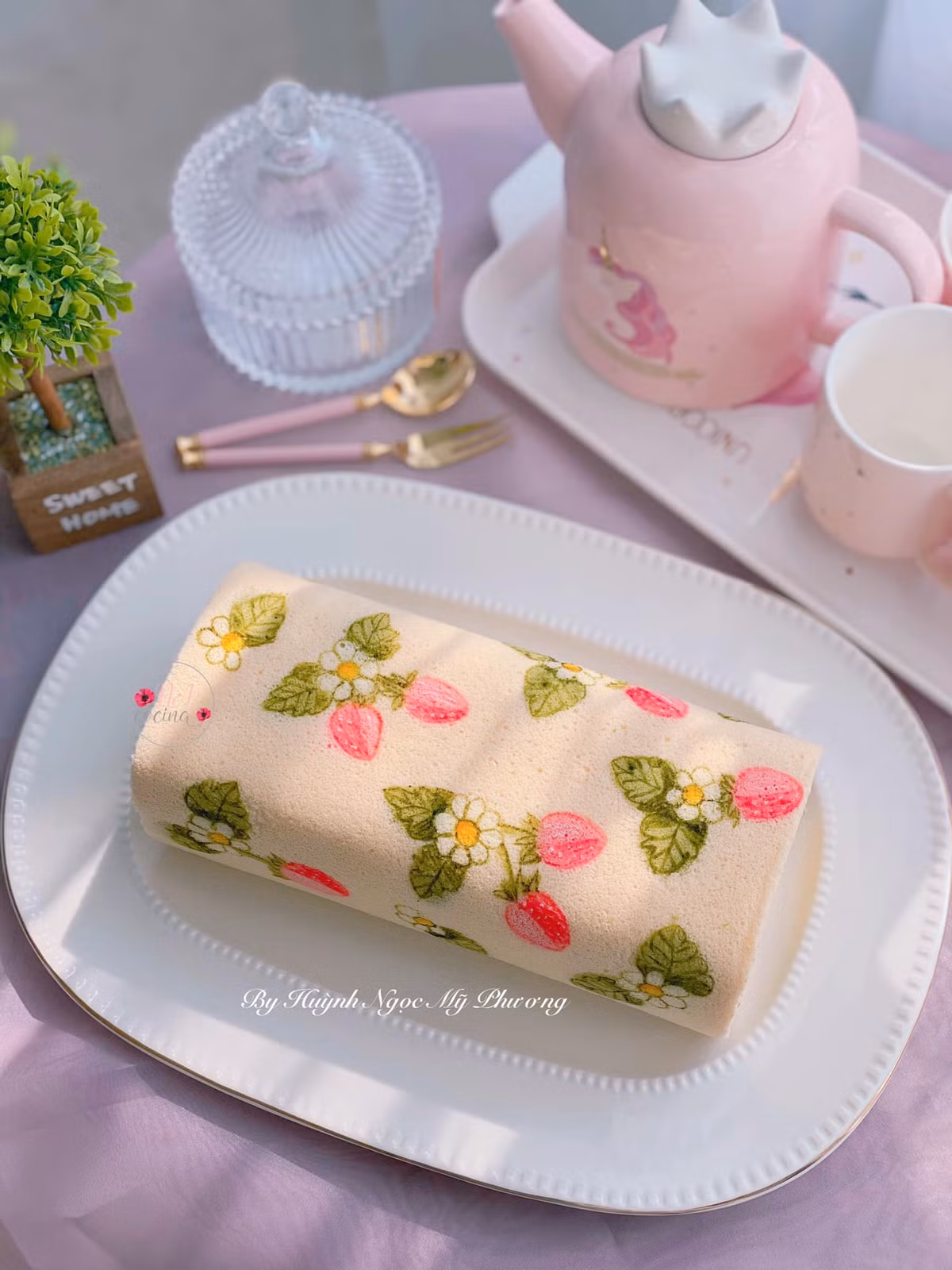 Không chỉ đẹp mắt, nhìn loạt bánh bông lan này mà người xem còn cảm thấy có hương vị thơm ngon, thanh ngọt.