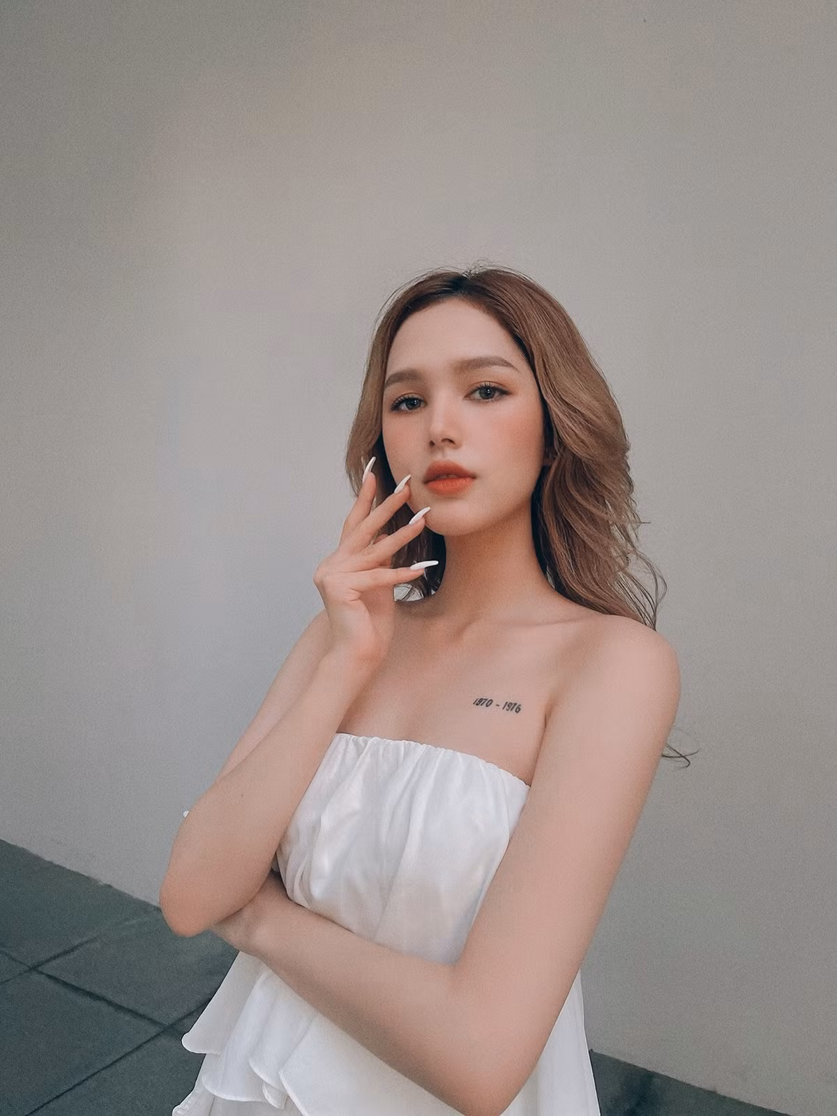 Xoài Non cũng chia sẻ quan điểm của mình về một số chàng trai chuyên gán ghép phụ nữ với những từ không hay, thậm chí bàn tán chuyện còn trinh nguyên khi cưới chồng cô nàng từng chia sẻ trước đây.