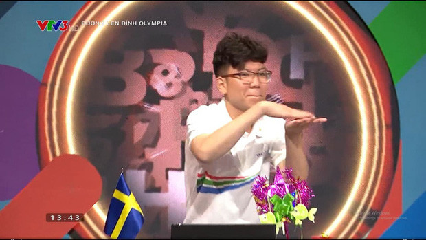 Tuy nhiên, sau cuộc thi tháng, Việt Thái bỗng bị chê trách rất nhiều về hành động ăn mừng. Cụ thể, nam sinh này thường có những động tác ăn mừng thể hiện sự phấn khích trên gương mặt, liên tục chỉ tay lên trời, hoặc chỉ tay vào trán...