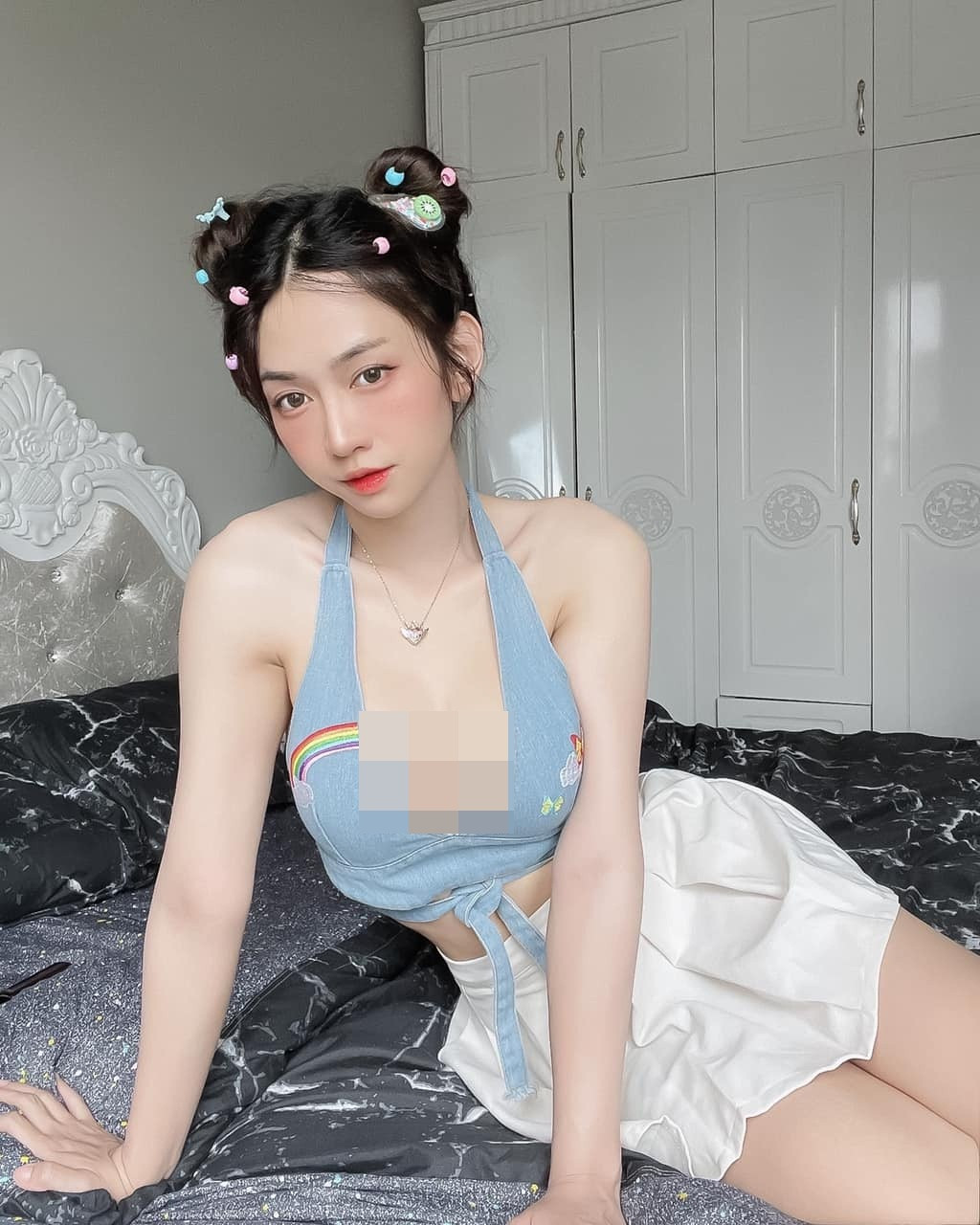 Ngoài ra, cô nàng cũng khẳng định bản thân cô chưa bao giờ gửi ảnh nhạy cảm cho ai.