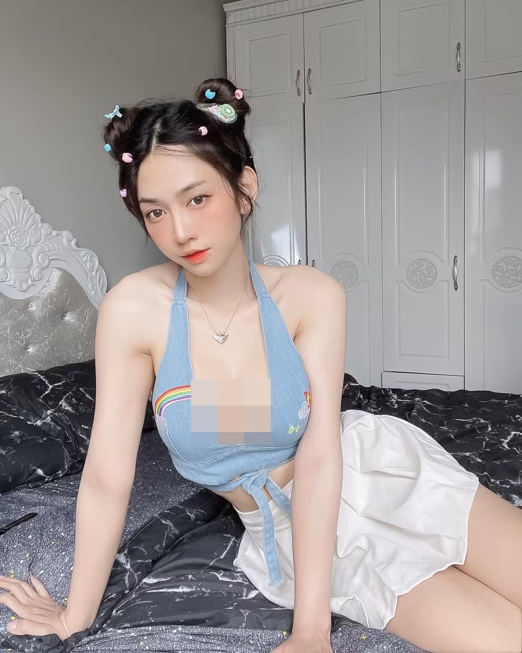 Ngoài ra, cô nàng cũng khẳng định bản thân cô chưa bao giờ gửi ảnh nhạy cảm cho ai.