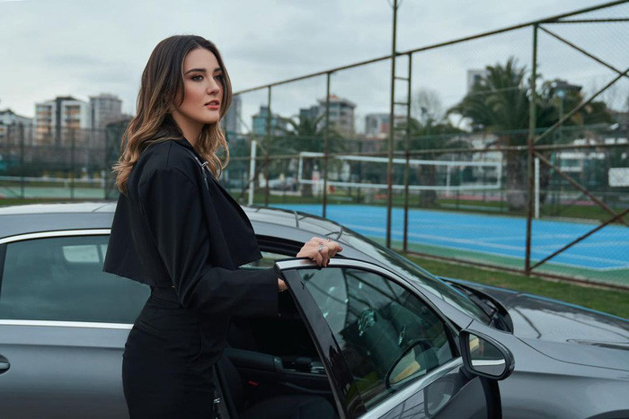 Cô nàng đã bất ngờ chiếm sóng Thế vận hội bởi sở hữu vẻ ngoài hút hồn, thậm chí được đánh giá "ăn đứt" cả các cô người mẫu.