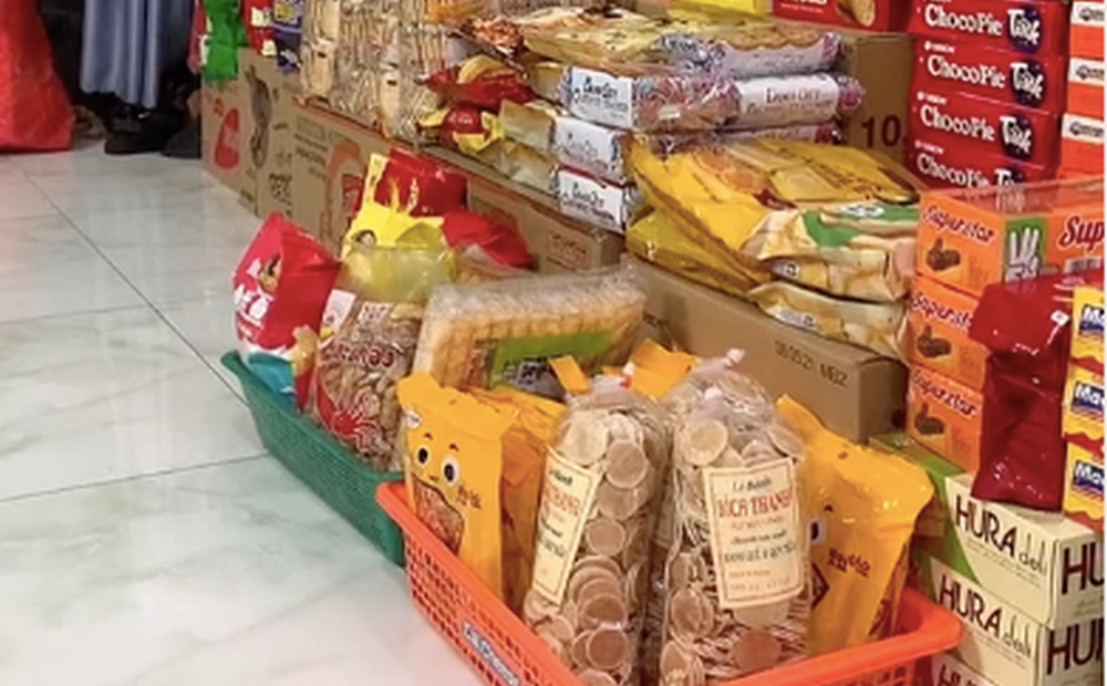 Mới đây, mạng xã hội lại được phen ngỡ ngàng trước màn dự trữ đồ ăn của một cô gái.