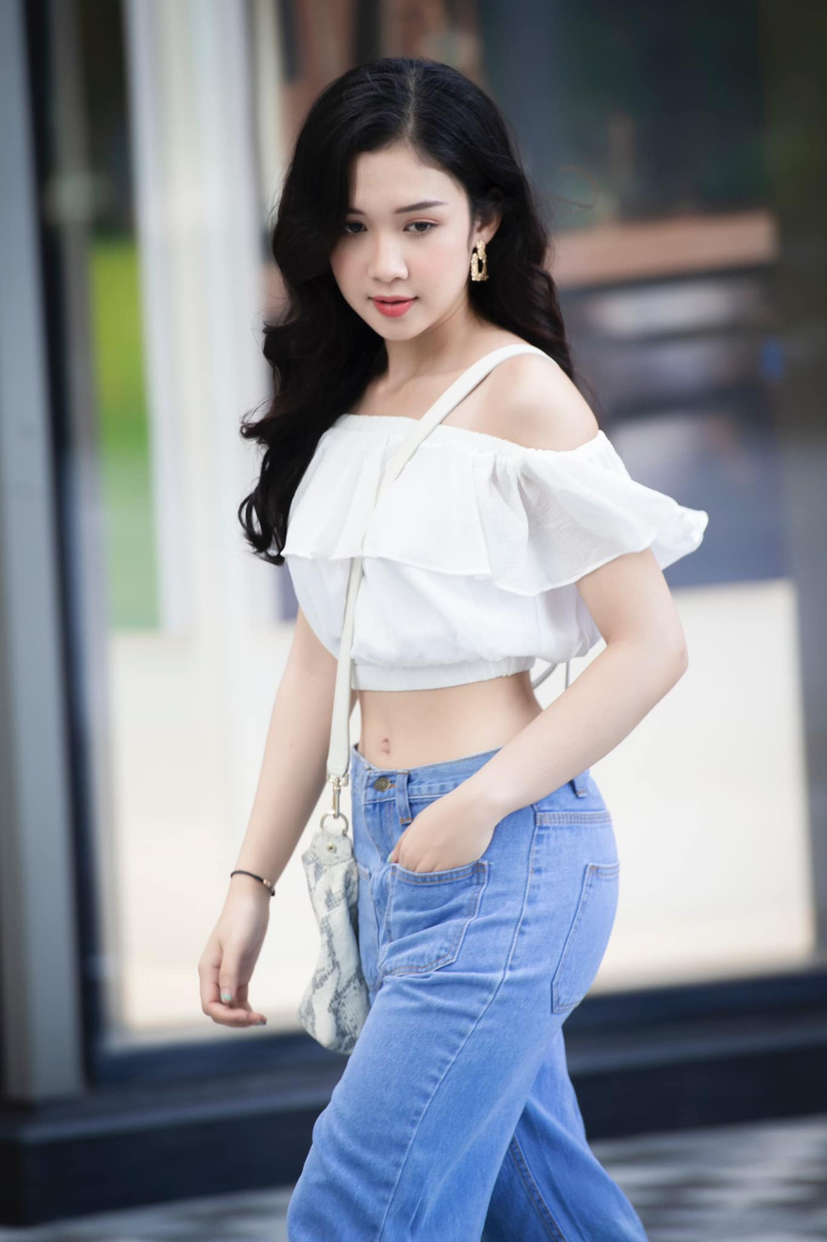 Không những thế, Mỹ Chi còn sở hữu thân hình cân đối với phong cách thời trang độc đáo, ấn tượng nên cô để lại ấn tượng mạnh mẽ trong lòng mọi người ngay từ lần đầu gặp mặt.