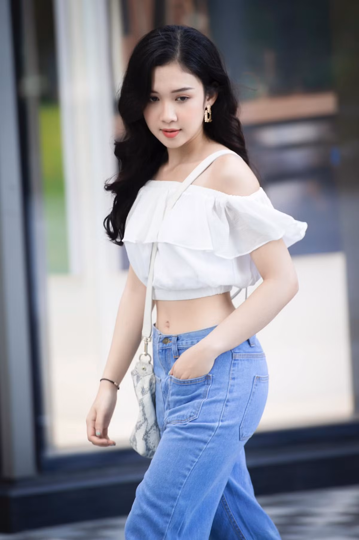 Không những thế, Mỹ Chi còn sở hữu thân hình cân đối với phong cách thời trang độc đáo, ấn tượng nên cô để lại ấn tượng mạnh mẽ trong lòng mọi người ngay từ lần đầu gặp mặt.