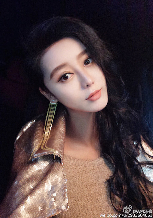 Trong suốt 8 năm Hà Thừa Hi đã phải trải qua quá trình "dao kéo" vô cùng đau đớn. Cuối cùng, cô nàng đã đạt được nguyện vọng khi tất cả cư dân mạng đều biết đến nhờ ngoại hình giống nữ hoàng Cbiz Phạm Băng Băng tới 99%.