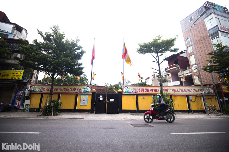 Hình ảnh vắng vẻ hiếm thấy tại chùa Phúc Khánh trong ngày Rằm tháng 7 Âm lịch năm 2021.