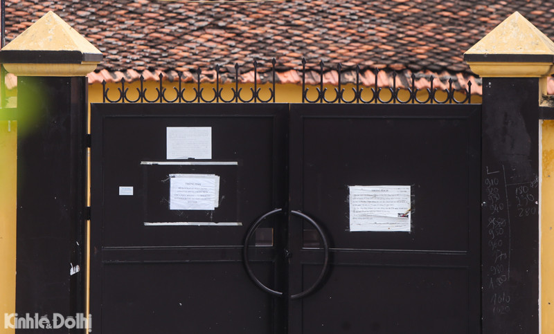 Nhà chùa cũng dán thông báo đóng cửa không đón phật tử đến thắp hương, dâng lễ trong thời điểm này đến khi có thông báo mới nhất.