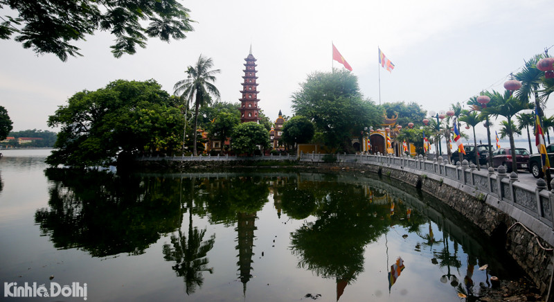 Cảnh bình yên khi chùa đóng cửa không đón phật tử dù là ngày Rằm tháng 7 Âm lịch.