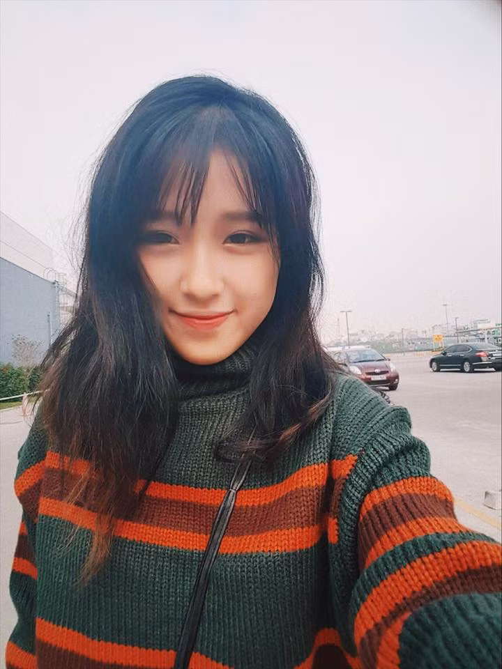 Kể từ khi xuất hiện đến nay, cái tên Thanh Nga đang được cư dân mạng nhiều, mọi thông tin về cô giáo 9x cũng được nhiều người quan tâm.