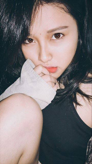 Theo cư dân mạng đánh giá, cô giáo Thanh Nga có nhiều điểm "ăn đứt" cô Minh Thu. Riêng về khoản nhan sắc thì Thanh Nga hoàn toàn hơn hẳn cô giáo Minh Thu trước đó.