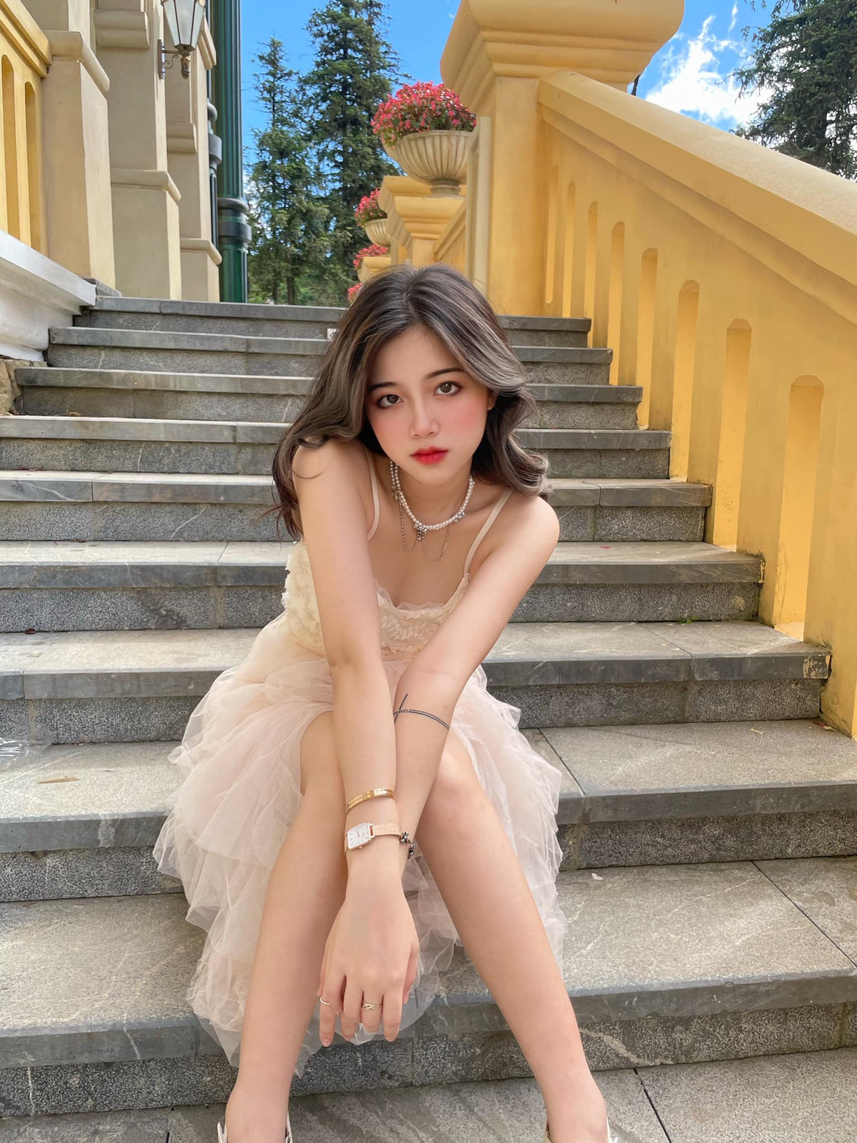 Thời còn là học sinh trường THPT Chuyên Hùng Vương, Phú Thọ, gái xinh 2K thường xuyên bị nhầm, bị so sánh với hot girl Linh Ka.