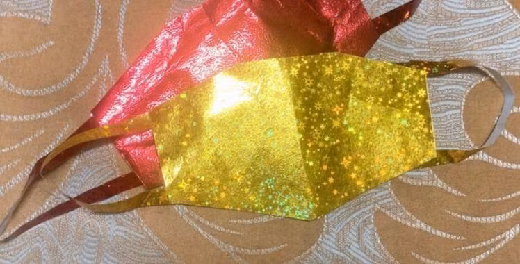 Không chỉ có vắc xin, chiếc khẩu trang phòng, chống dịch COVID-19 cũng là sản phẩm không thể thiếu trong ngày rằm tháng 7.