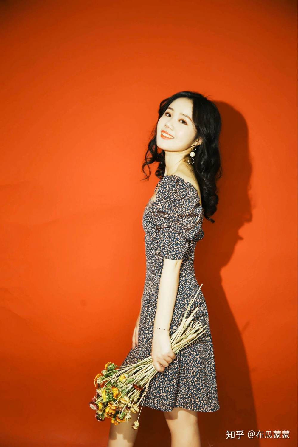 Với vóc dáng này, cô có thể “cân” mọi loại phong cách và góc chụp khác nhau.