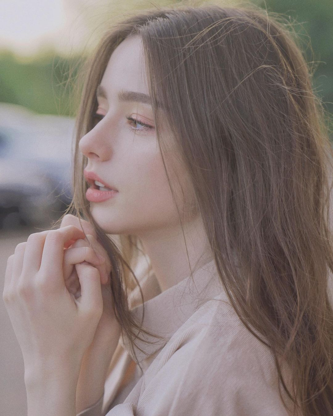 Instagram của Dasha ngập tràn những tấm hình chụp từ chân dung cho tới toàn thân, ai nhìn cũng phải mê đắm bởi đẹp như bức tranh.