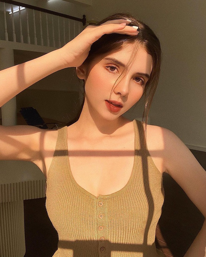 Xuân Mai là con lai, bố cô là người Úc, mẹ cô là người Việt Nam. Mai sinh ra và lớn lên ở Việt Nam, là cựu học sinh tại trường Quốc Tế Á Châu – Cơ sở Cộng Hòa.