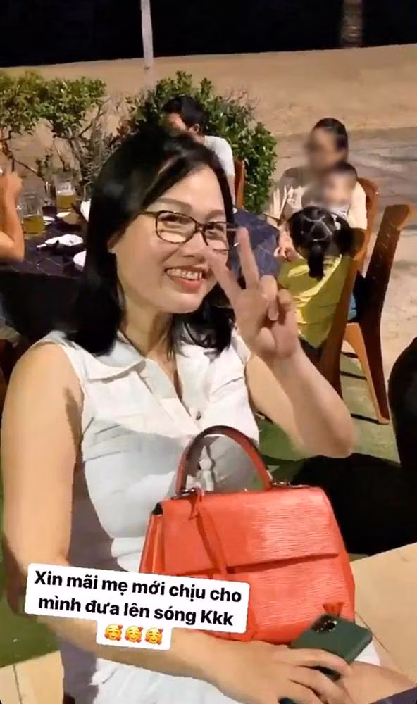 Ngoài ra Huỳnh Anh còn bày tỏ rất nhớ bố, mong ngày gia đình được đoàn tụ bởi đã 2 năm rồi họ chưa được gặp nhau.