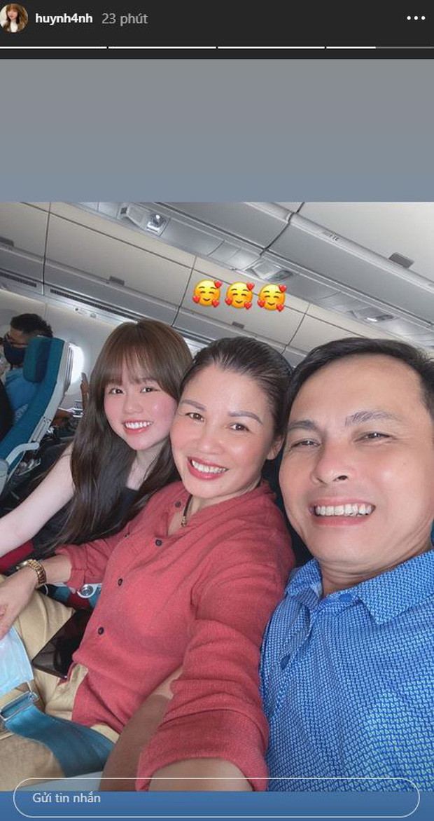 Người thân trong gia đình Quang Hải thì hầu như fan hâm mộ đều đã biết mặt, bản thân Huỳnh Anh cũng chia sẻ nhiều lần về họ trên trang cá nhân.