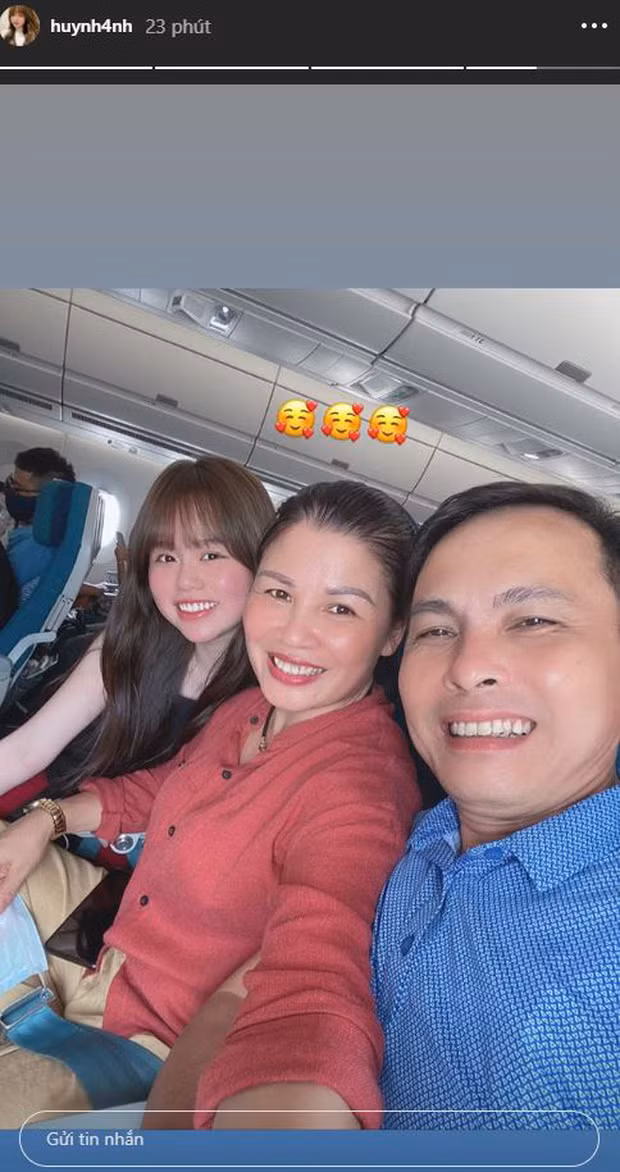 Người thân trong gia đình Quang Hải thì hầu như fan hâm mộ đều đã biết mặt, bản thân Huỳnh Anh cũng chia sẻ nhiều lần về họ trên trang cá nhân.