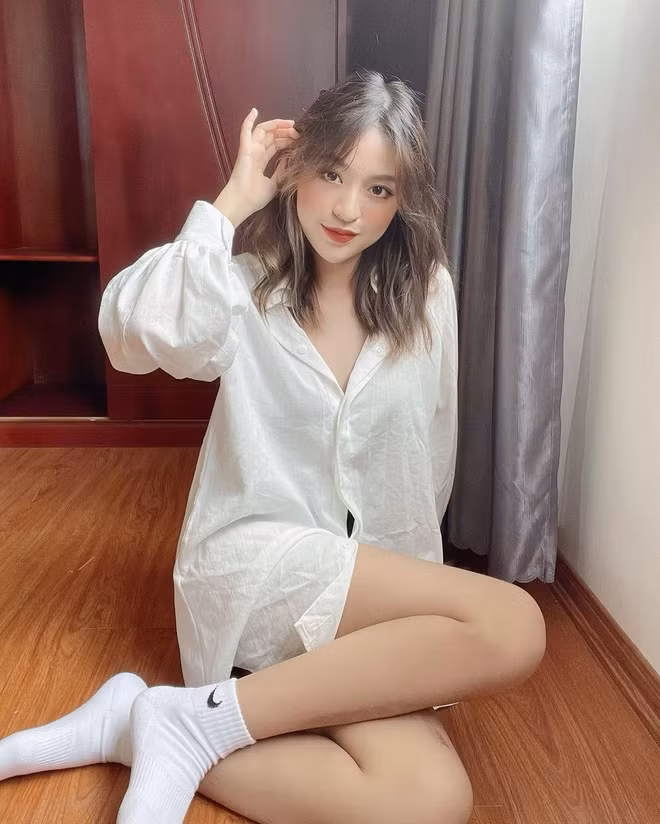 Tuy phần đầu mũi khá to nhưng lần này gương mặt của Trần Thanh Tâm đã có phần thanh thoát hơn hẳn.