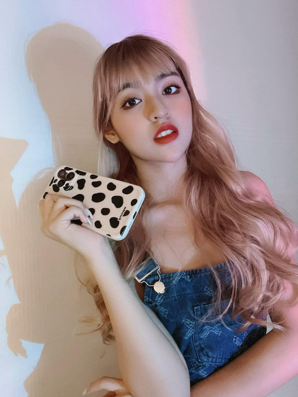 Khác xa với những lần xuất hiện trước, cô nàng được cư dân mạng ủng hộ và dành nhiều lời khen ngợi.