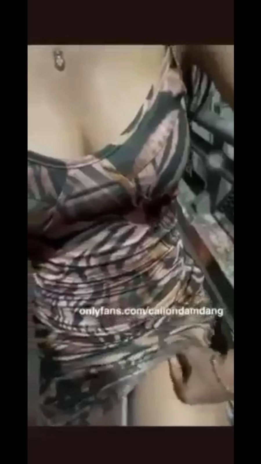 Nhiều người tỏ ra khó hiểu khi cầu Trường Tiền, Huế là một thắng cảnh nổi tiếng của đất cố đô nhưng cô gái này lại có hành động đáng lên án như vậy. Một số khác cho rằng đây là hành vi có dấu hiệu câu view, câu tương tác trên MXH.