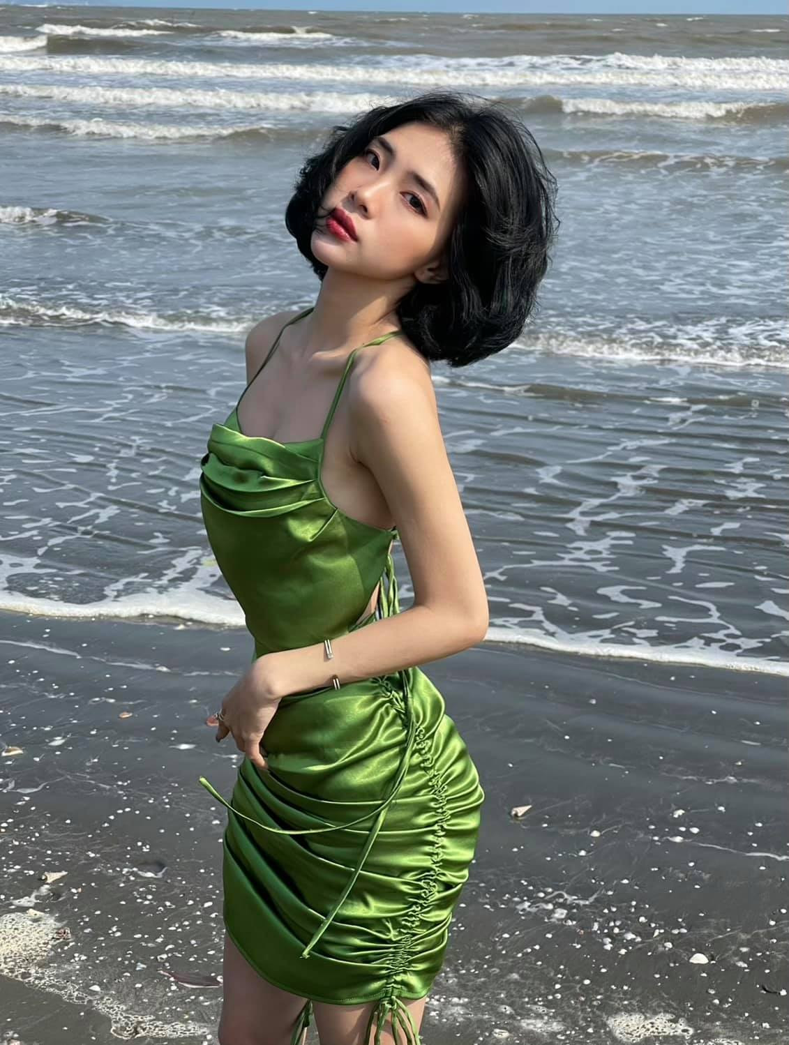 Sme Mai là mẫu lookbook nổi tiếng Sài Gòn với vòng eo con kiến, gương mặt xinh xắn như ulzzang Hàn Quốc.