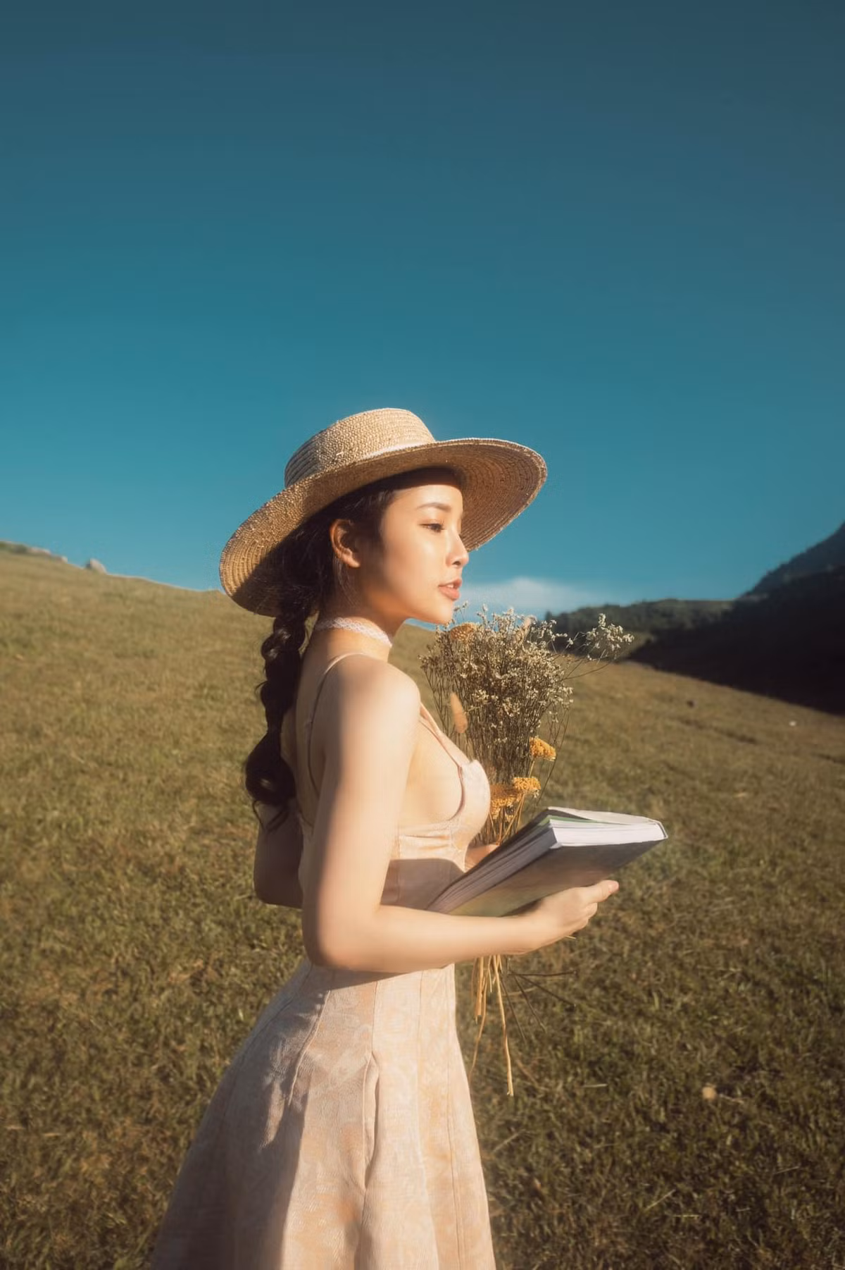 Trước đây hot gymer này đã từng phải sống trong nỗi tự ti khi thân hình nặng nề, mỡ dày từng mảng. Trải qua quá trình rèn luyện Huyền Trang đã có cú "lột xác" nhan sắc cực mạnh khiến ai cũng phải ngưỡng mộ.