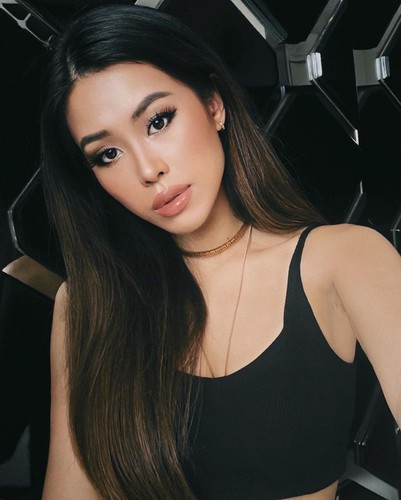 Dù có niềm đam mê ăn uống bất tận cả khi ở nhà, thế nhưng rich kid Tiên Nguyễn vẫn gây mê khi sở hữu vóc dáng không chút mỡ thừa.