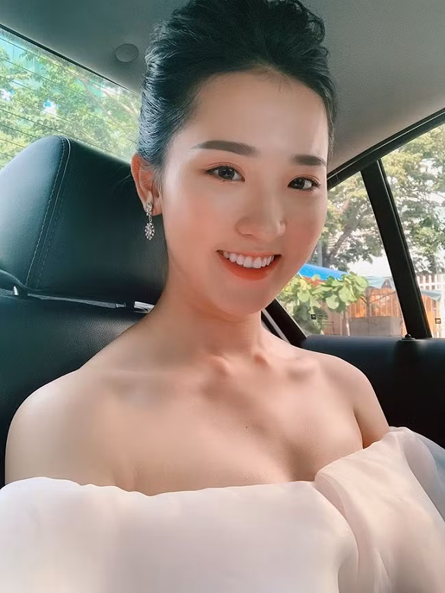 Người đẹp Đà Nẵng từng làm mẫu ảnh cho một số nhãn hàng.